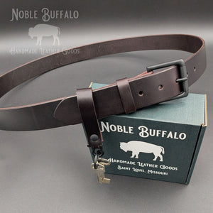 Roasted Arabica brown leather belt with matte black buckle and matching keychain displayed on a Noble Buffalo gift box.
